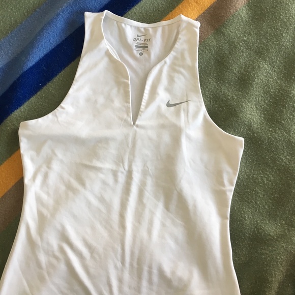 nike v neck tank top